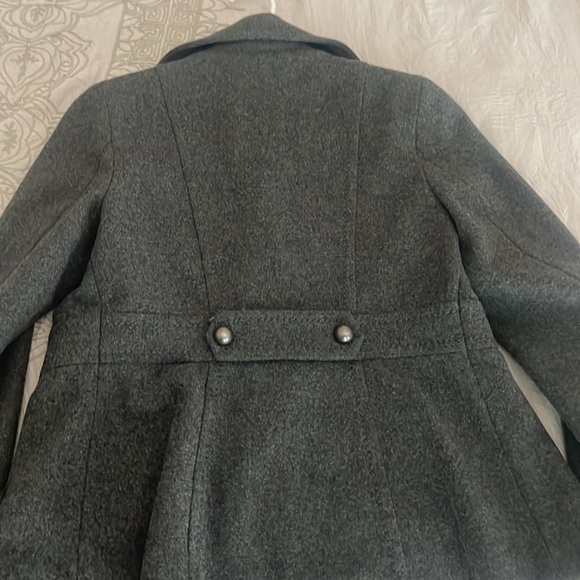 Warm peacoat from H&M, size 4, 60%wool, 40% viscose - Picture 7 of 9